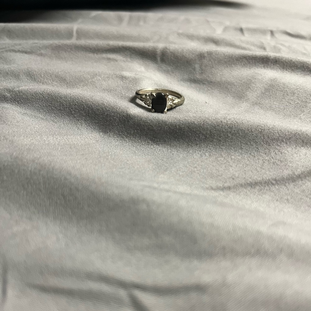 Vintage silver and black/grey stone ring